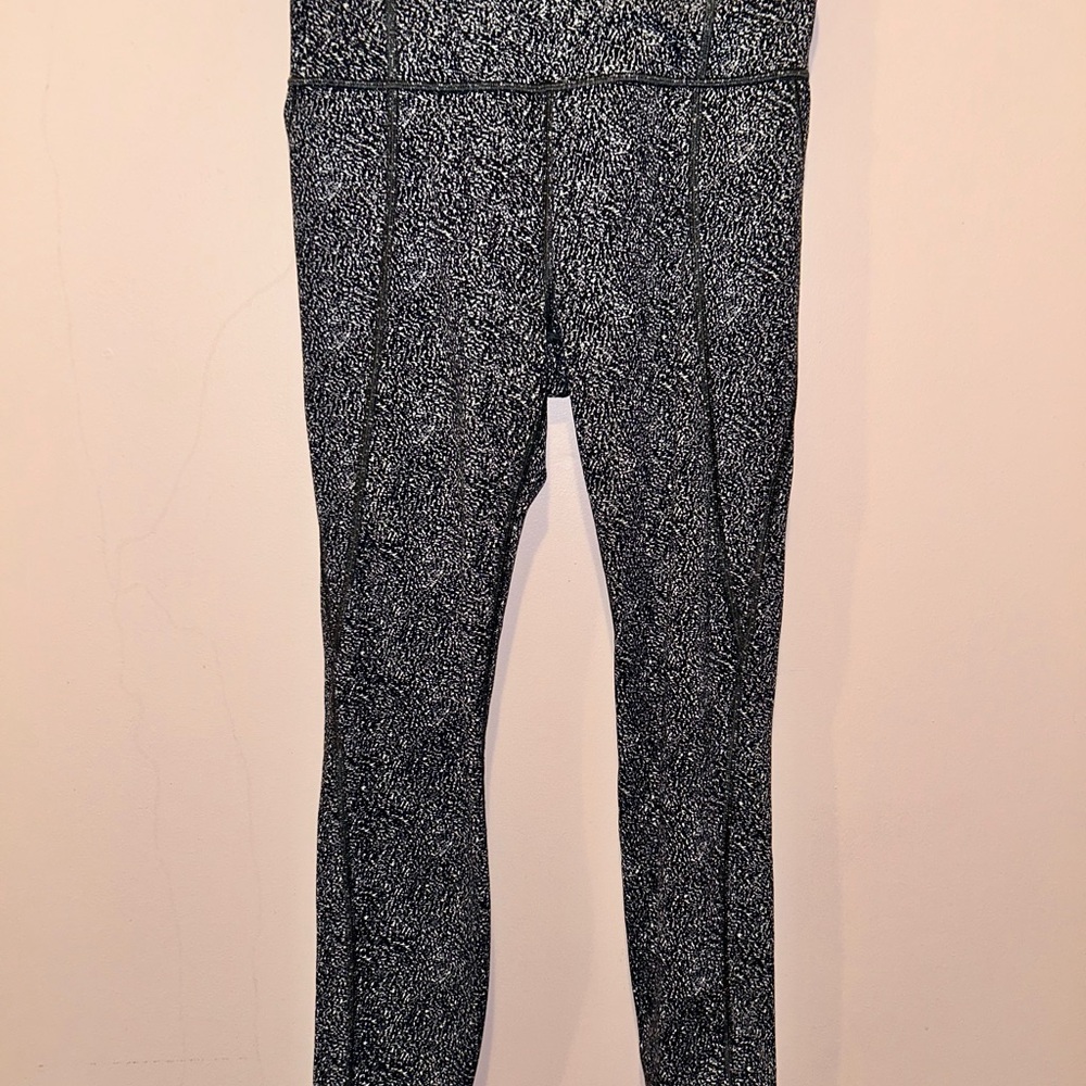 Athleta Lightning Static 7/8 Tights in Black and White